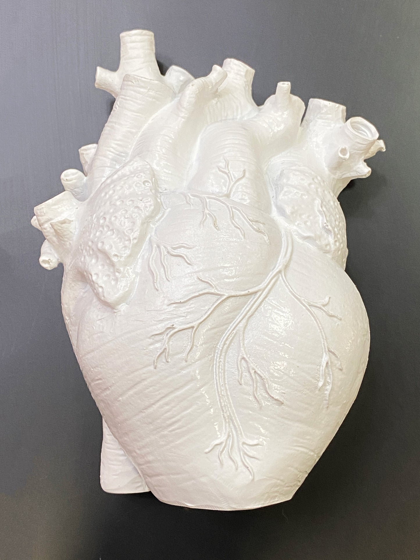 Anatomical Heart-Shaped Resin Flower Vase White